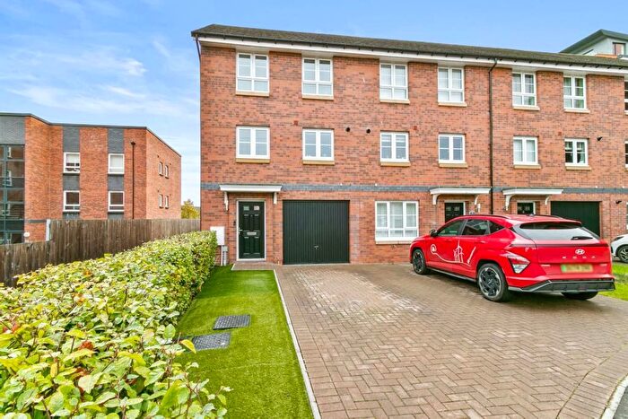 3 Bedroom End Of Terrace House For Sale In Inverlair Oval, Cathcart, G43