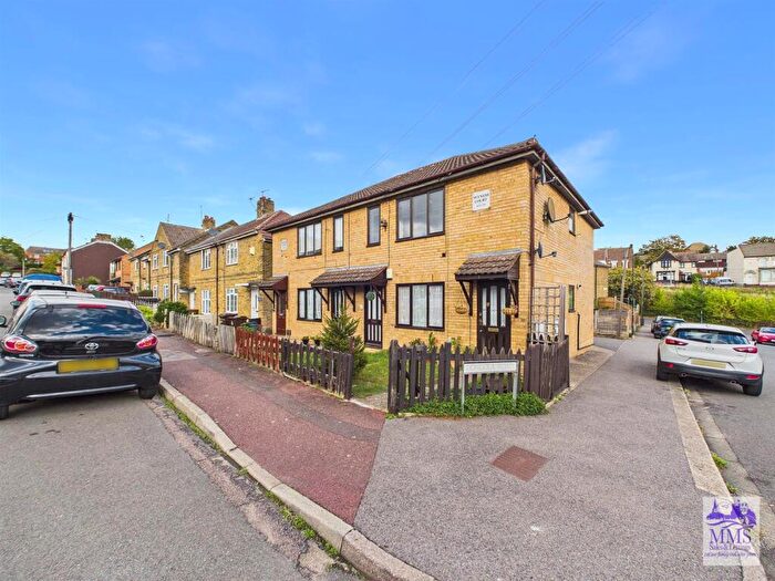2 Bedroom Maisonette For Sale In Dongola Road, Strood, ME2