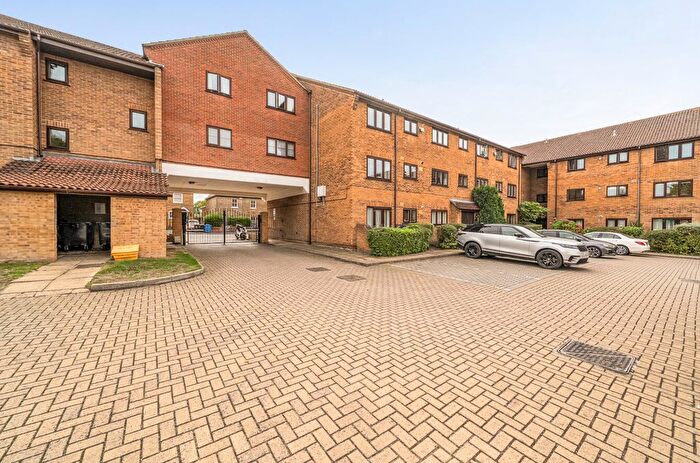 2 Bedroom Flat For Sale In Imperial Road, Windsor, Berkshire, SL4