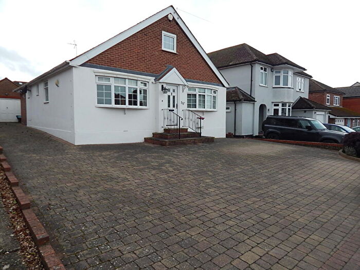 4 Bedroom Detached Bungalow For Sale In Mount Road, Rochester, ME1