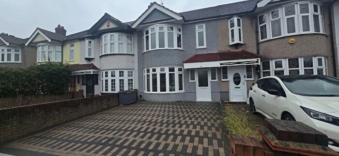 3 Bedroom Terraced House For Sale In Abbs Cross Lane, Hornchurch, RM12