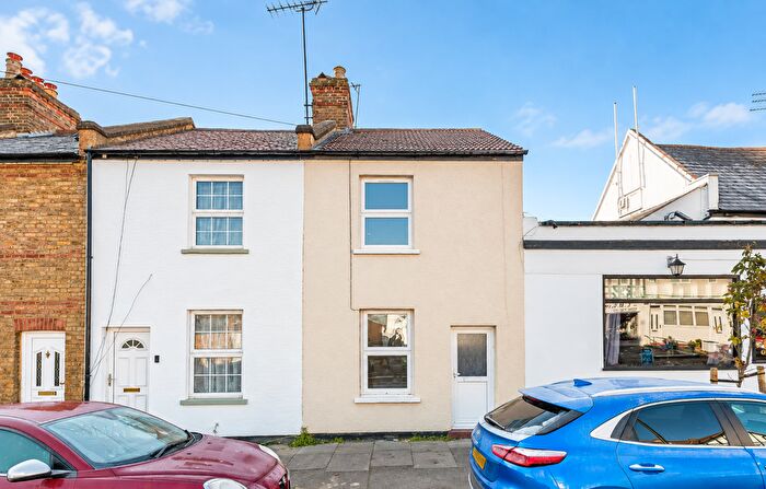 2 Bedroom Cottage To Rent In Kneller Road, Twickenham, TW2