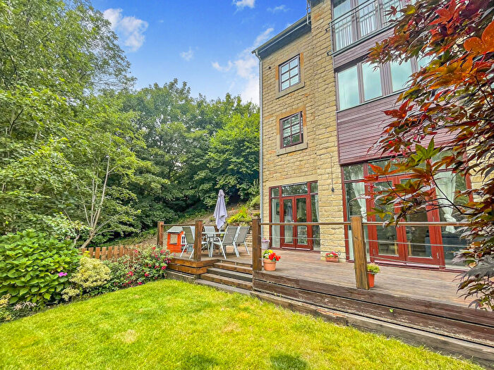 4 Bedroom Semi-Detached House For Sale In Upper Sunny Bank Mews, Meltham, Holmfirth, Kirklees, HD9