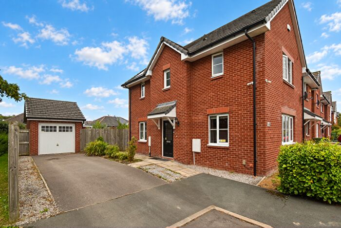 3 Bedroom Semi-Detached House For Sale In Rossendale Drive, Adlington, Lancashire, PR6