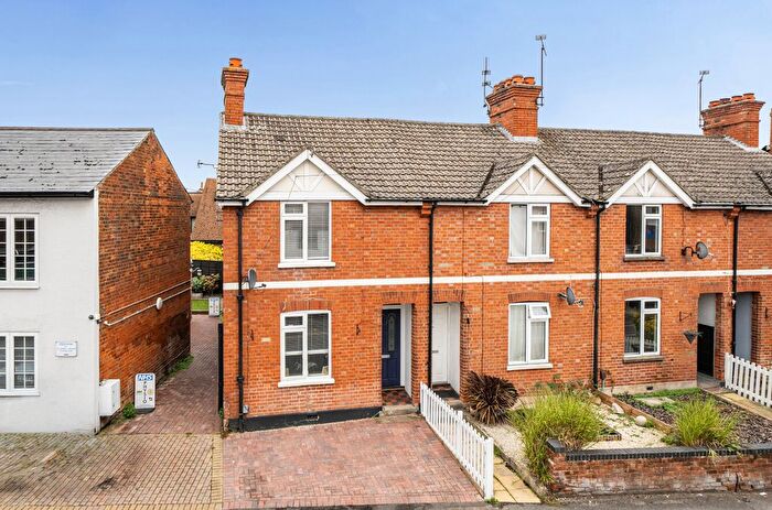 3 Bedroom End Of Terrace House For Sale In Easthampstead Road, Wokingham, Berkshire, RG40