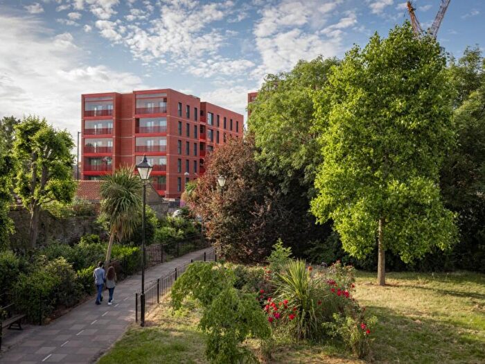 2 Bedroom Flat For Sale In London, W6