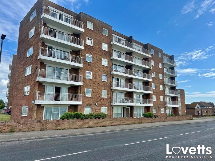 2 Bedroom Flat For Sale In The Parade, Birchington, CT7