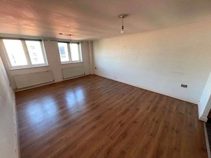 1 Bedroom Flat To Rent In Park Street, Luton, Bedfordshire, LU1
