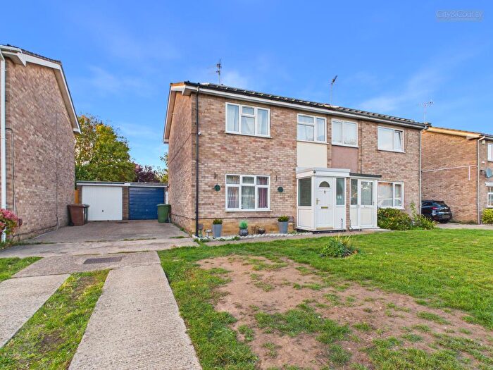 3 Bedroom Semi-Detached House For Sale In Bozeat Way, Peterborough, PE3