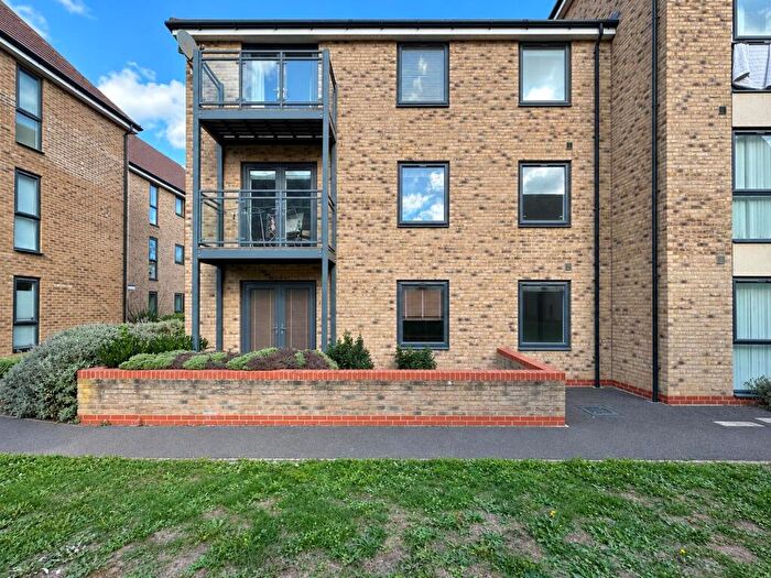 2 Bedroom Flat To Rent In Yeoman Drive, CB3