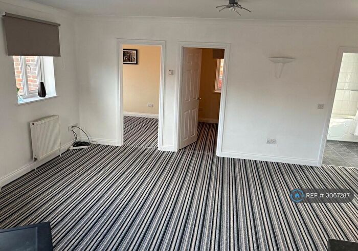 2 Bedroom Flat To Rent In Mill Lane, Newbury, RG14