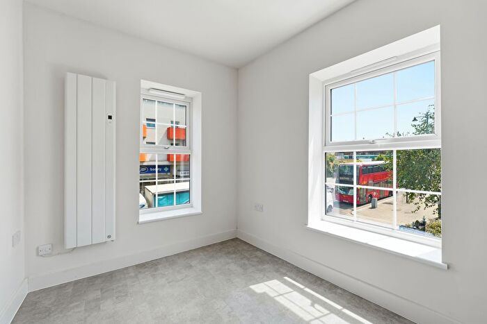 1 Bedroom Flat To Rent In Woodcote Road, SM6