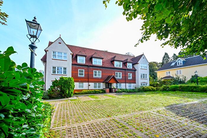 2 Bedroom Flat To Rent In Cranley Road, Guildford, GU1