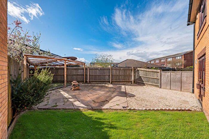 2 Bedroom Maisonette For Sale In Peterhead Mews, Langley, Slough, SL3