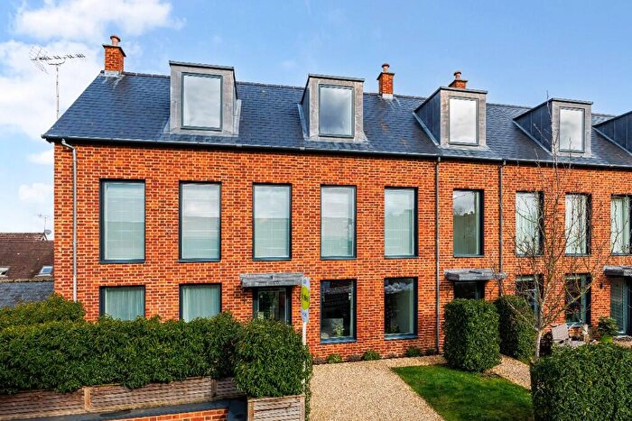 2 Bedroom Flat For Sale In Bewick Mews, Hungerford, Berkshire, RG17