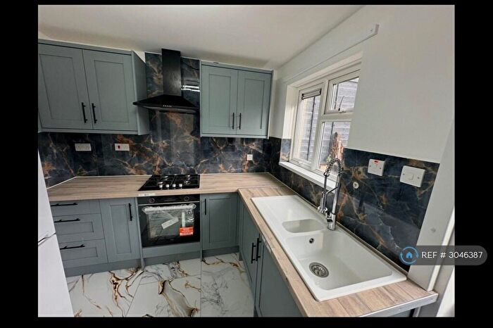 4 Bedroom End Of Terrace House To Rent In Honeybrook Close, Chippenham, SN14