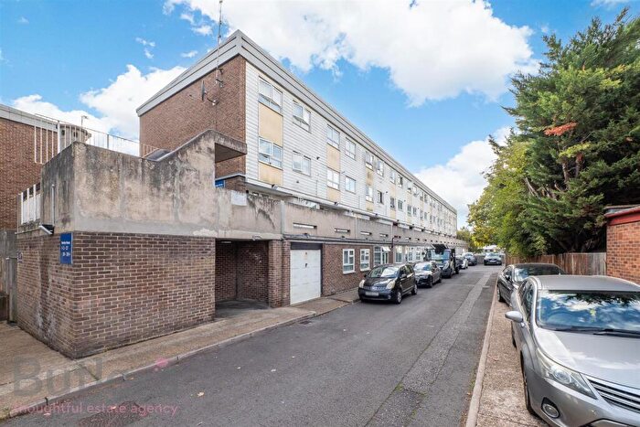 3 Bedroom Maisonette To Rent In Benhill Wood Road, Sutton, SM1