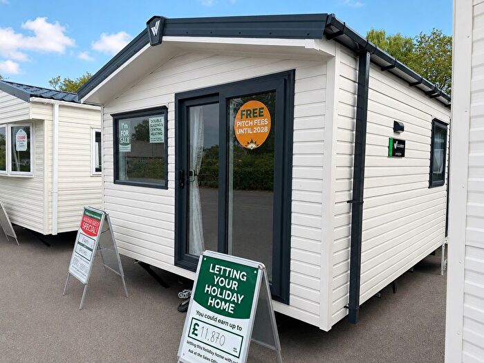 2 Bedroom Mobile/park Home For Sale In Carlton Meres Holiday Park, Rendham Rd Saxmundham, IP17