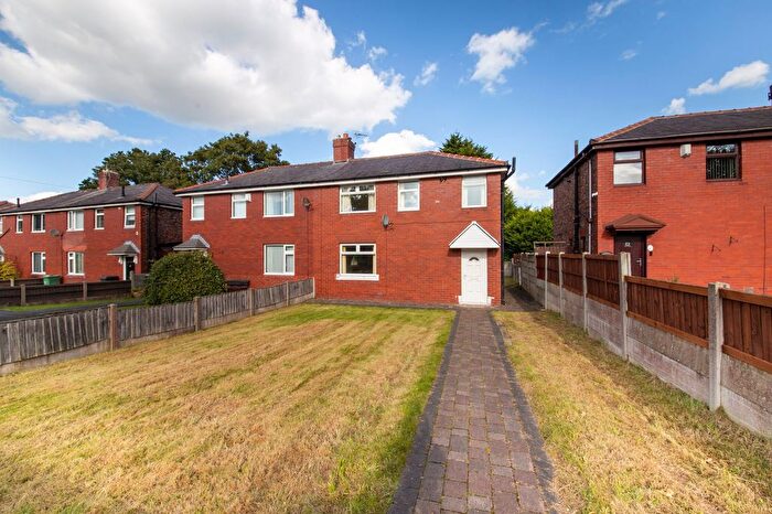 3 Bedroom Semi-Detached House For Sale In Sycamore Avenue, Wigan, WN6