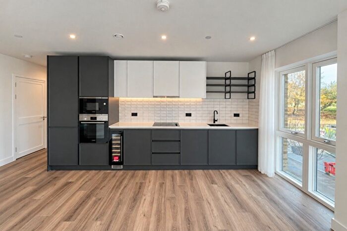 3 Bedroom Flat To Rent In Townsend Road, London, SE3