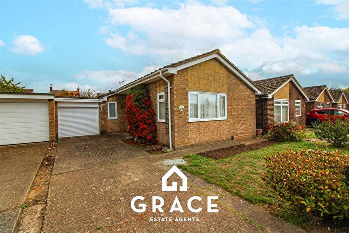 3 Bedroom Semi-Detached Bungalow For Sale In Starfield Close, Ipswich, IP4