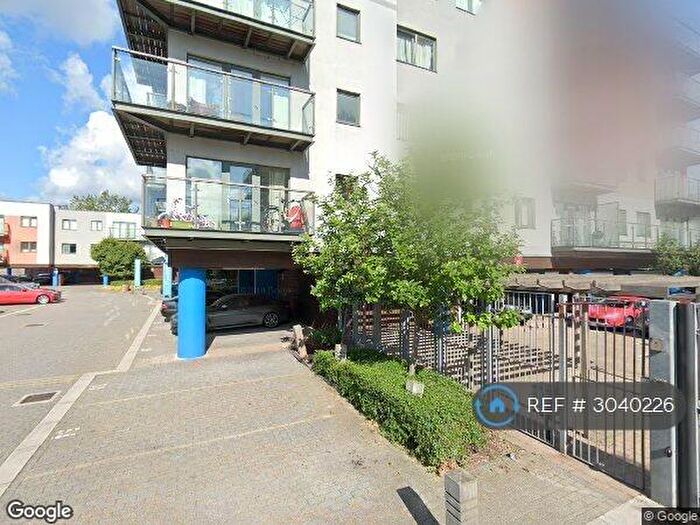 2 Bedroom Flat To Rent In Jigger Mast House, London, SE18