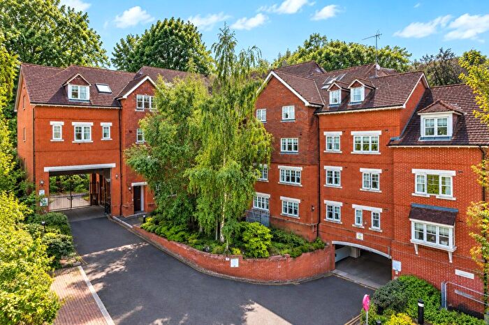 2 Bedroom Flat For Sale In Heathside Road, Woking, Surrey, GU22