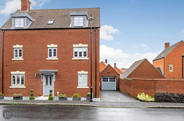 5 Bedroom Detached House For Sale In Ganymede Lane, Brackley, NN13