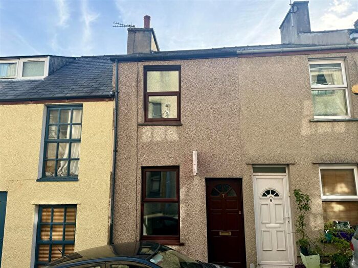 2 Bedroom House For Sale In Victoria Street, Bangor, LL57