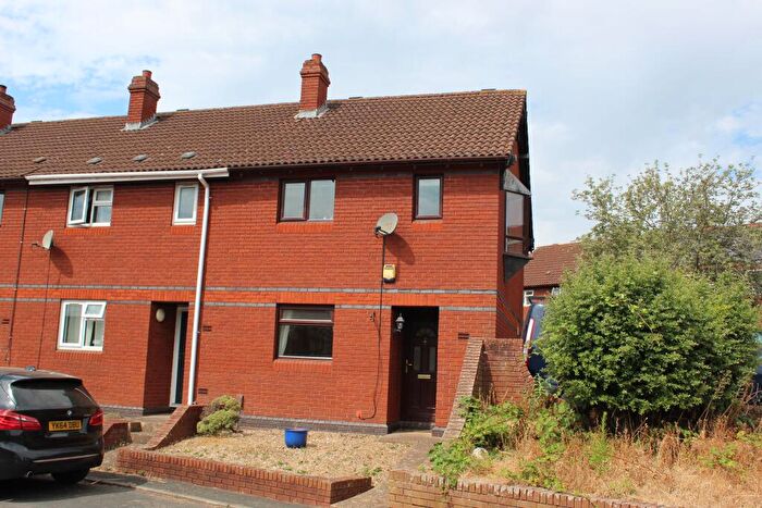 3 Bedroom Semi-Detached House For Sale In Laxton Avenue, Exeter, EX1