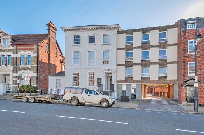 2 Bedroom Flat For Sale In High Street, Fareham, Hampshire, PO16