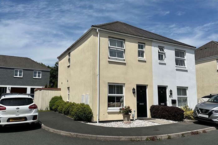 2 Bedroom Semi-Detached House For Sale In Round Ring Gardens, Penryn, TR10