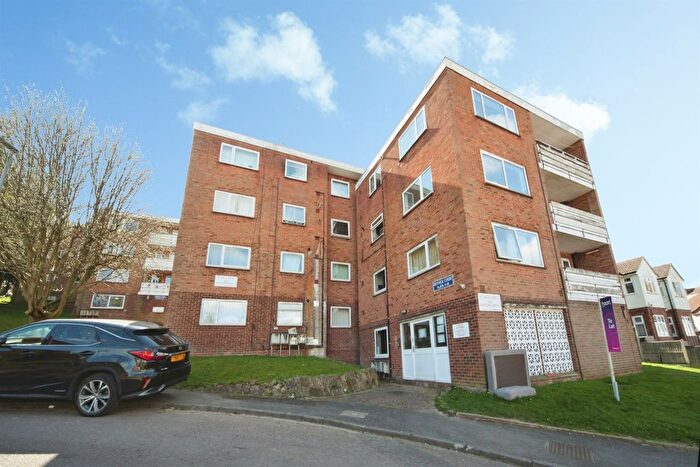 2 Bedroom Flat For Sale In Bonnick Close, Luton, LU1