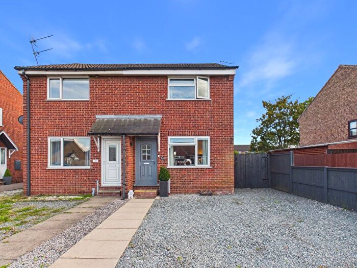 2 Bedroom Semi-Detached House For Sale In Meadow Lane, Brough, HU15