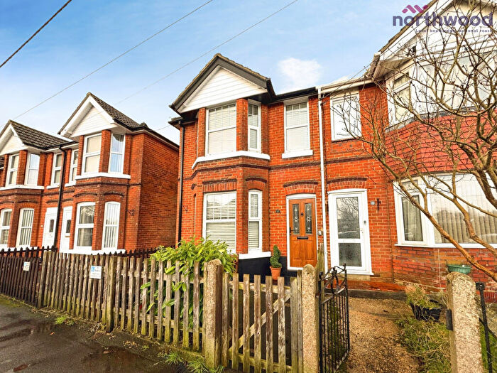 3 Bedroom Semi-Detached House To Rent In Jennings Road, Totton, SO40
