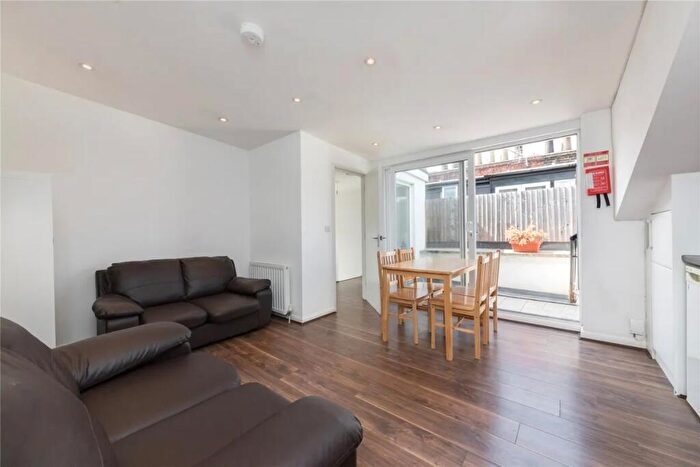 4 Bedroom Flat To Rent In Royal College Street, Camden, NW1