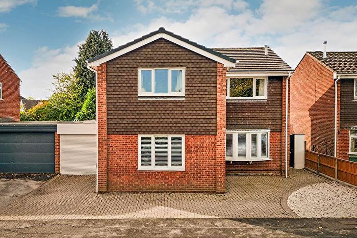 5 Bedroom Link Detached House For Sale In Chatsworth Drive, Tutbury, Burton-On-Trent, DE13