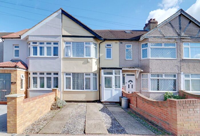 3 Bedroom Terraced House For Sale In Waverley Road, Rainham, RM13