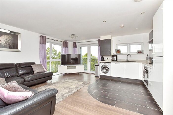 2 Bedroom Flat For Sale In Durrell Dene, Dartford, Kent, DA1