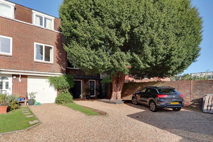4 Bedroom End Of Terrace House For Sale In Juniper Square, Havant, PO9