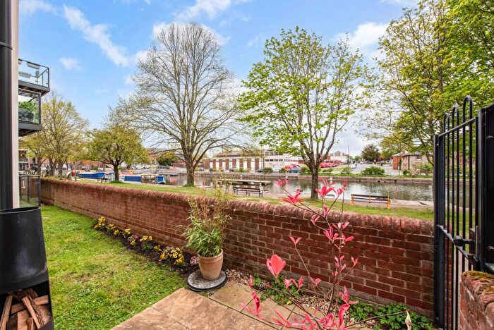 2 Bedroom Flat For Sale In John Rennie Road, Chichester, PO19