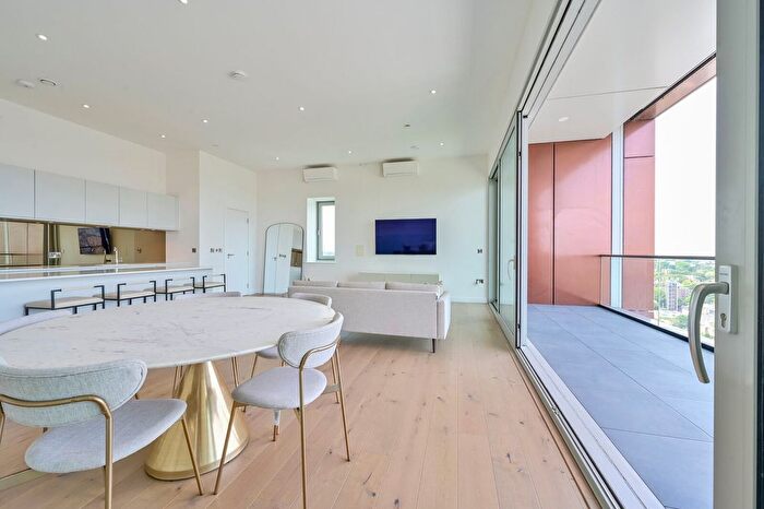 3 Bedroom Flat To Rent In Bronze Building, Putney, London, SW18