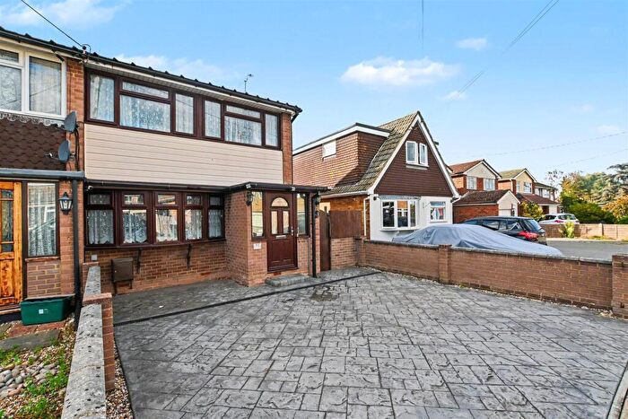 3 Bedroom End Of Terrace House For Sale In Foster Road, Canvey Island, SS8