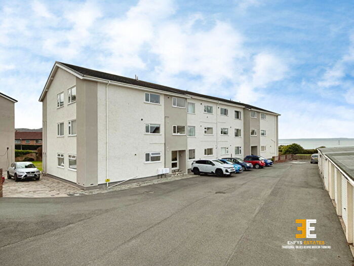 1 Bedroom Flat For Sale In Riverside Court, Deganwy, LL31