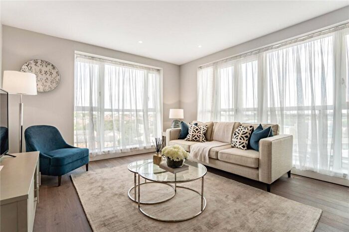 2 Bedroom Apartment To Rent In Westferry Circus, Canary Wharf, London, E14