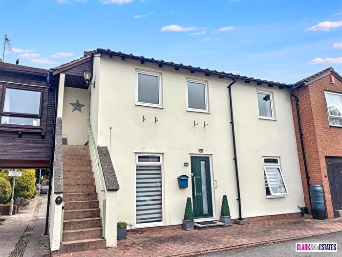 1 Bedroom Apartment For Sale In Pound Close, Topsham, EX3