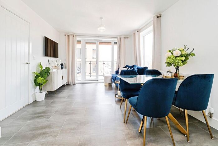 2 Bedroom Flat For Sale In Windstar Drive, South Ockendon, Essex, RM15