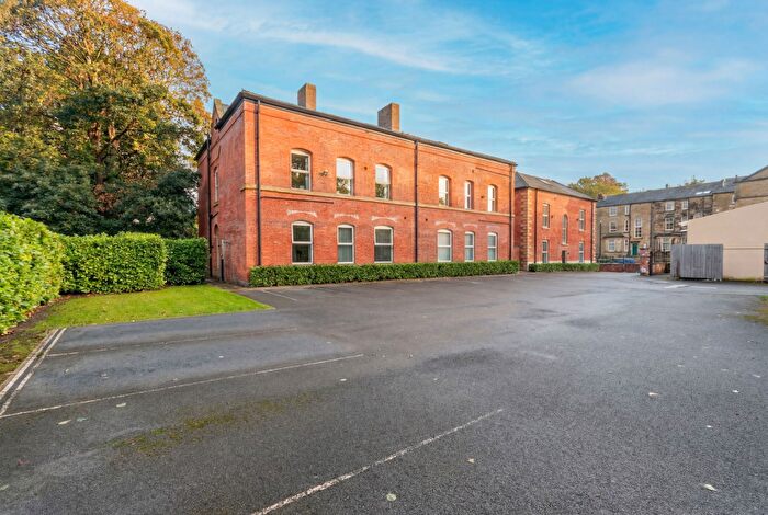 2 Bedroom Apartment For Sale In Chapeltown Road, Leeds, LS7