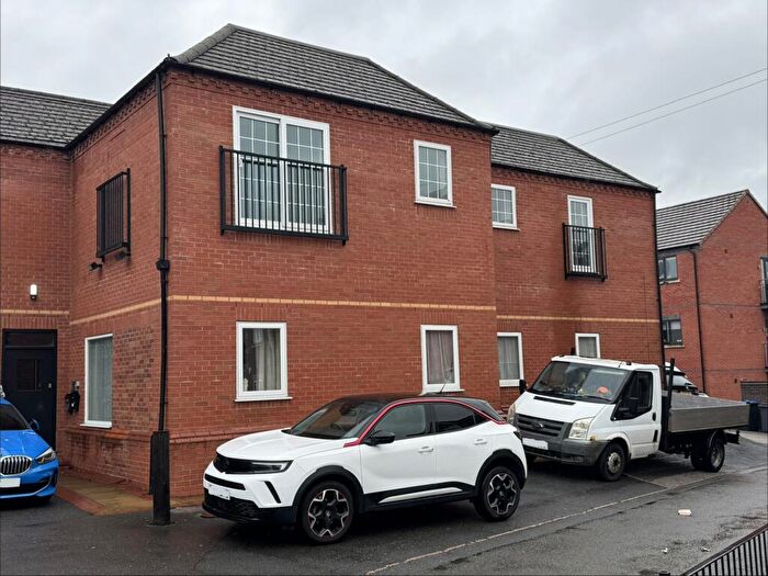 2 Bedroom Flat To Rent In Bell Lane, Studley, Warwickshire, B80