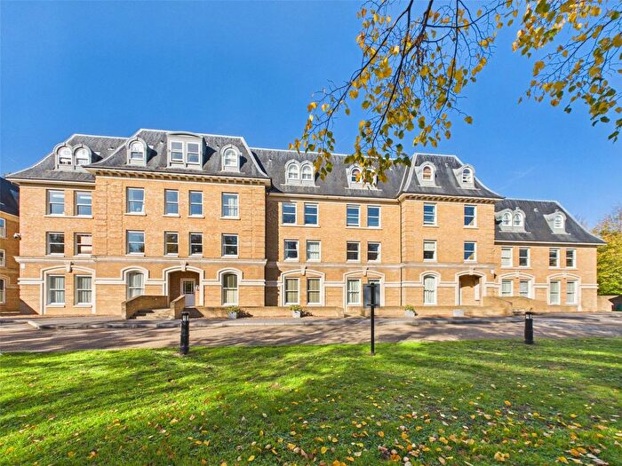 2 Bedroom Flat To Rent In Sycamore House, Teddington, TW11